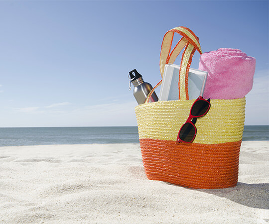 Distracție la soare:lista necesară pentru a evita epuizarea după o zi de plajă